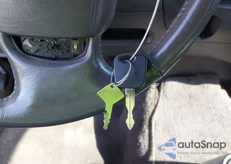 2002 Ford F-150 Lariat/Xlt from USA, damaged, VIN 1FTRW07612KC44361